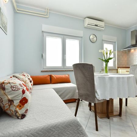 Apartments Nevina 1230 Пула Екстериор снимка