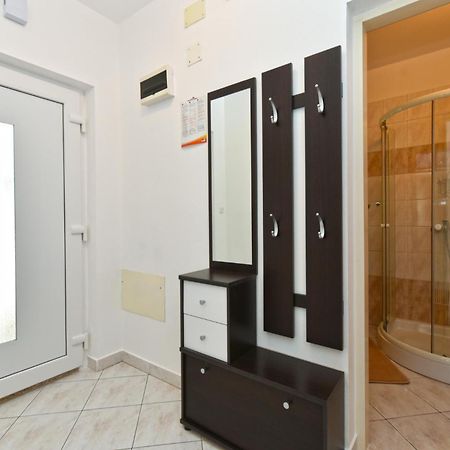 Apartments Nevina 1230 Пула Екстериор снимка