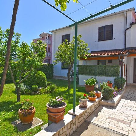 Apartments Nevina 1230 Пула Екстериор снимка