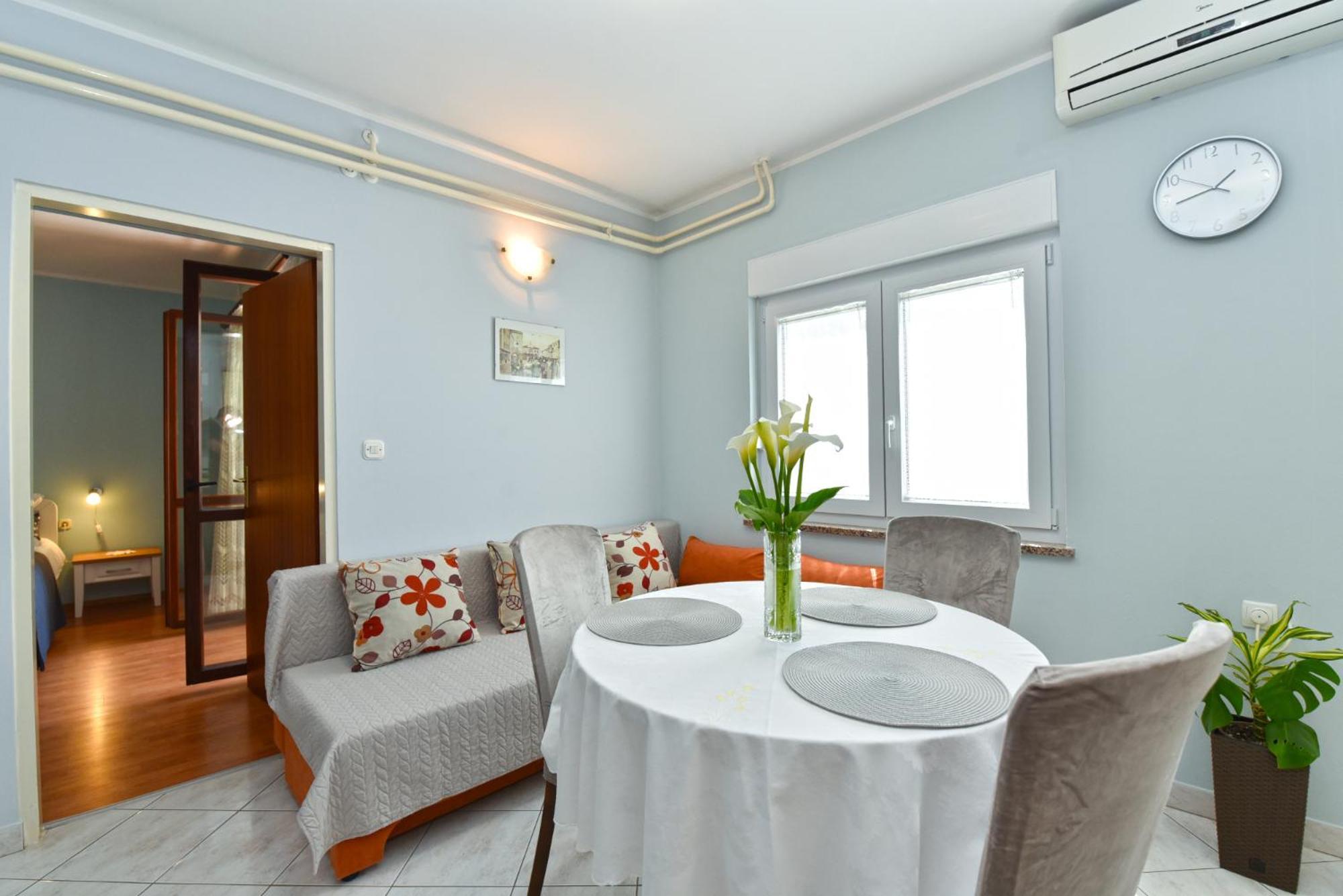 Apartments Nevina 1230 Пула Екстериор снимка