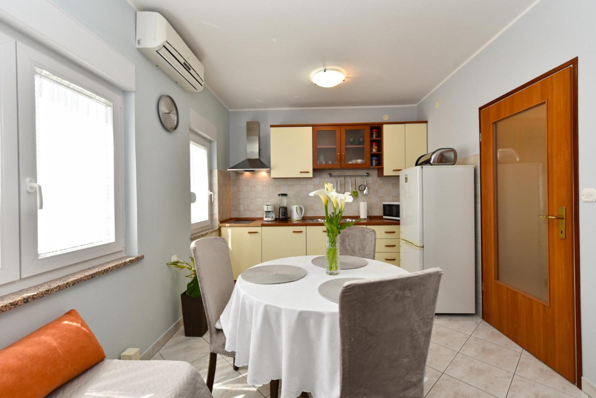 Apartments Nevina 1230 Пула Екстериор снимка