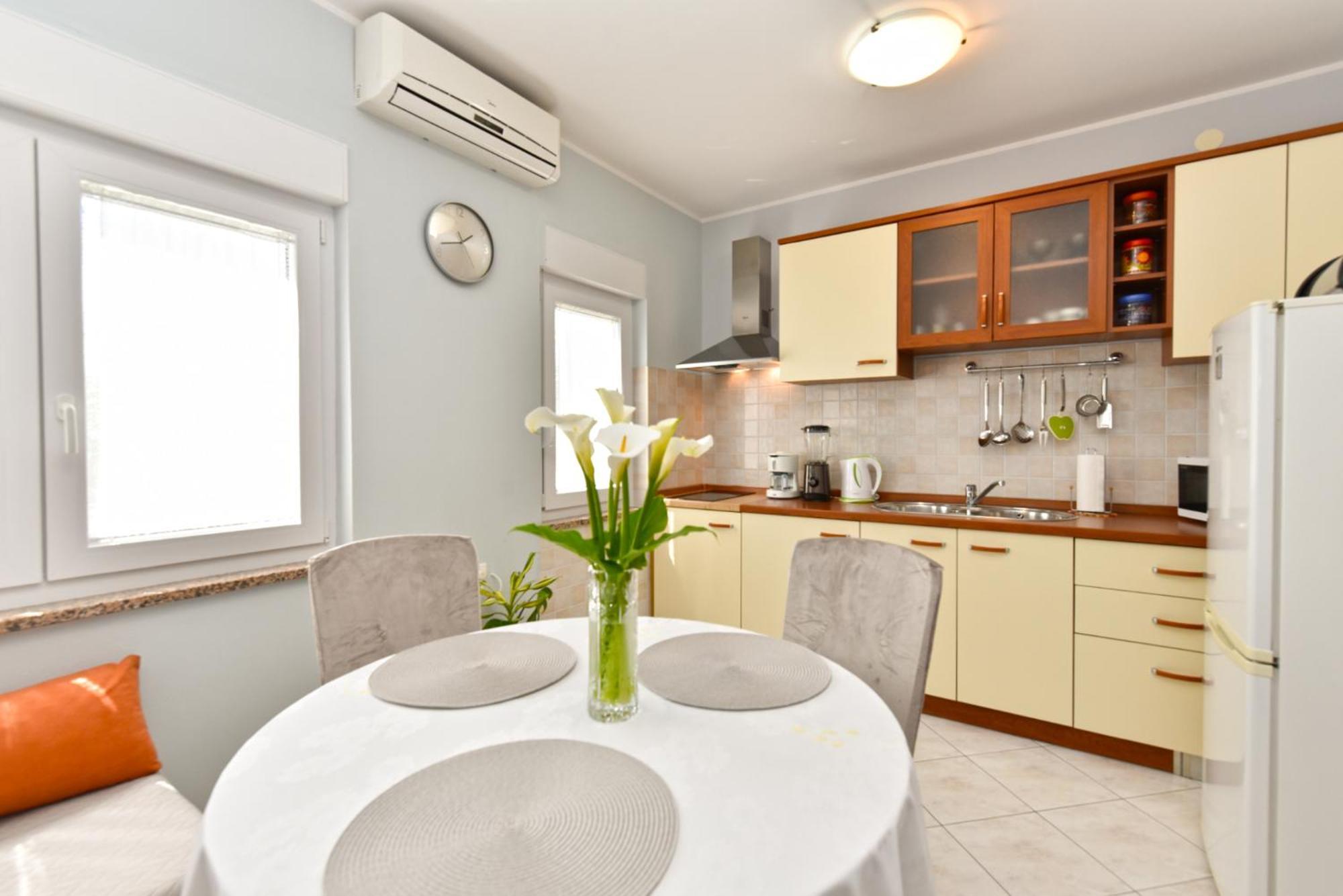 Apartments Nevina 1230 Пула Екстериор снимка