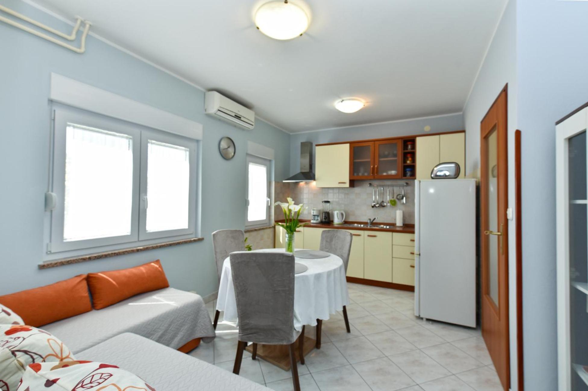 Apartments Nevina 1230 Пула Екстериор снимка